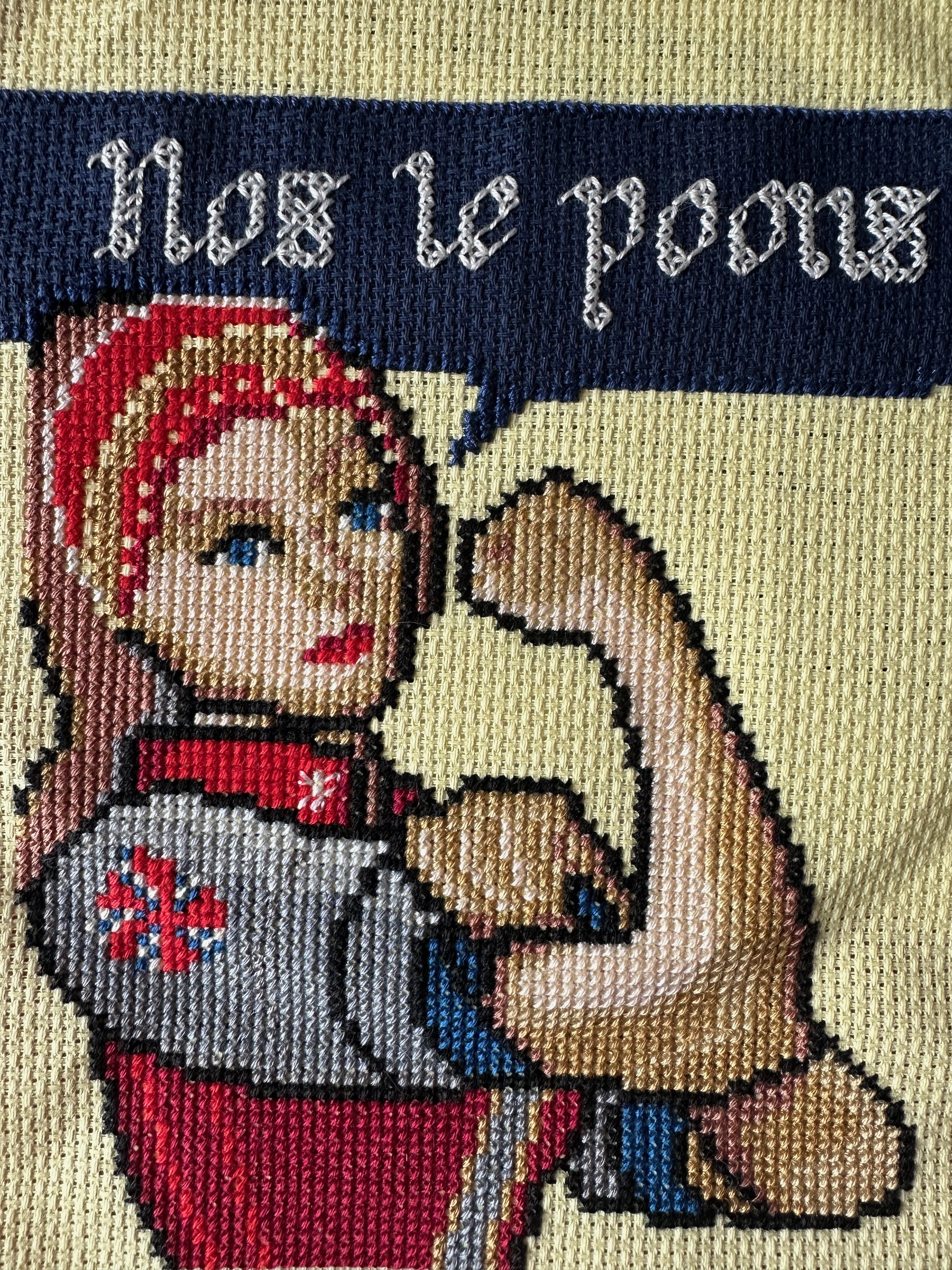 gros plan de la broderie décrite dans le post.