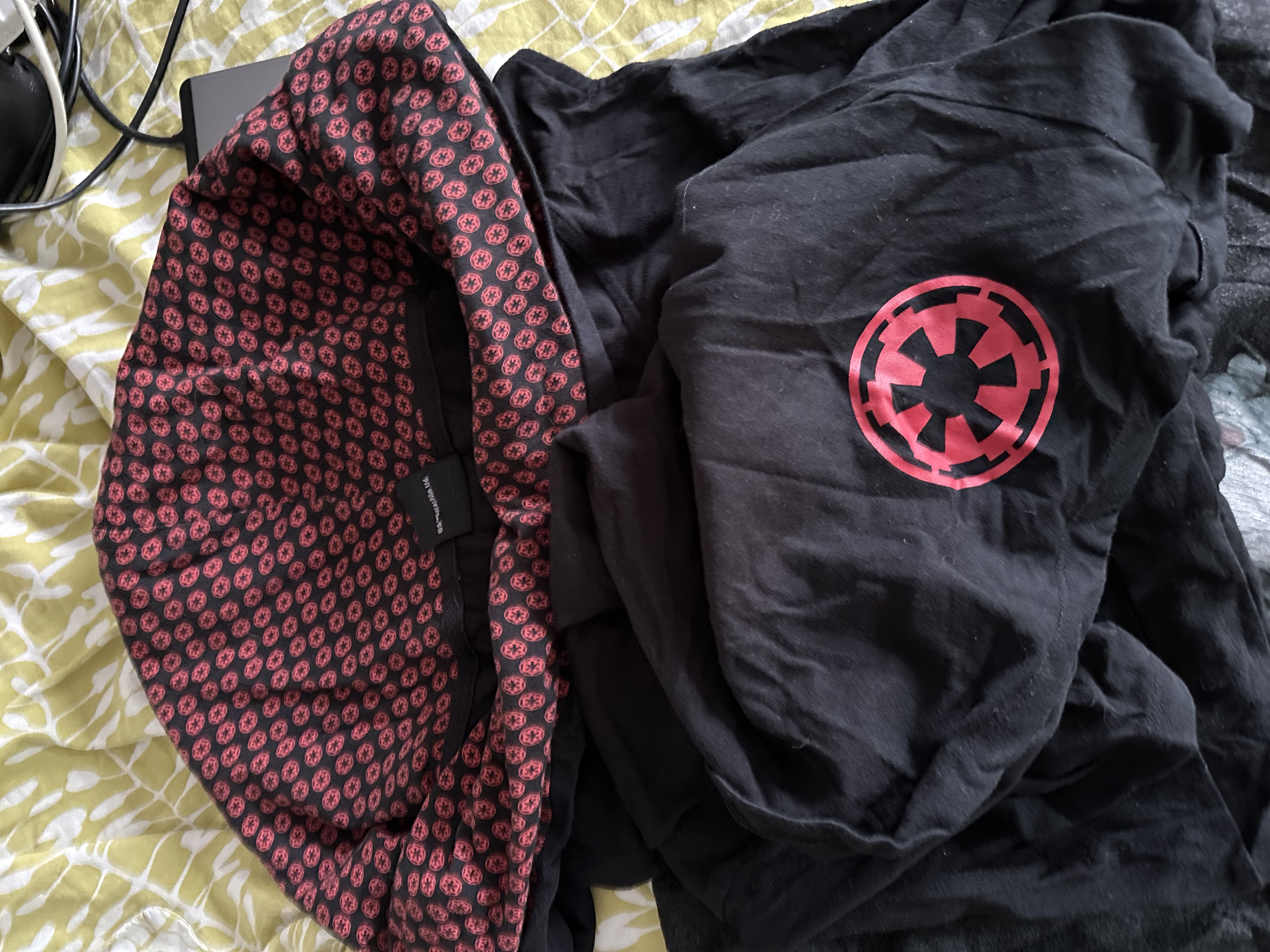 Une robe EMP avec un discret logo de l'Empire